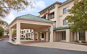 Courtyard By Marriott Topeka