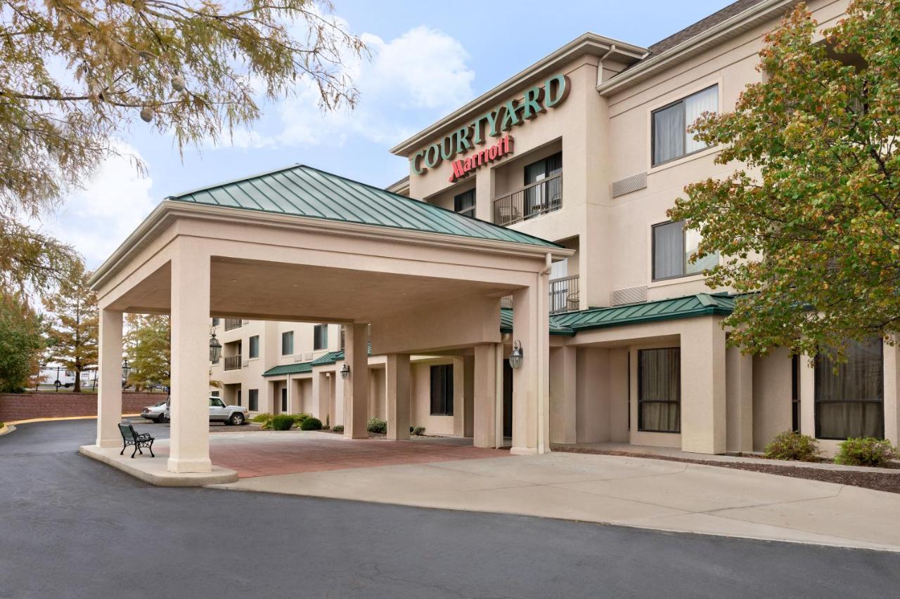 Courtyard By Marriott Topeka Exterior foto